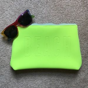 VS Beach clutch and sunglasses 😎 🌴